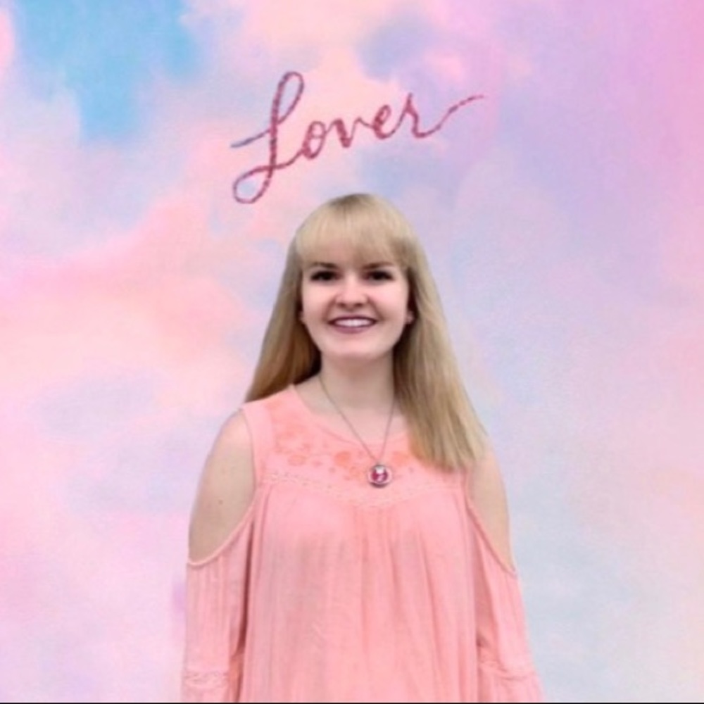 Meet your Posher, Katelyn